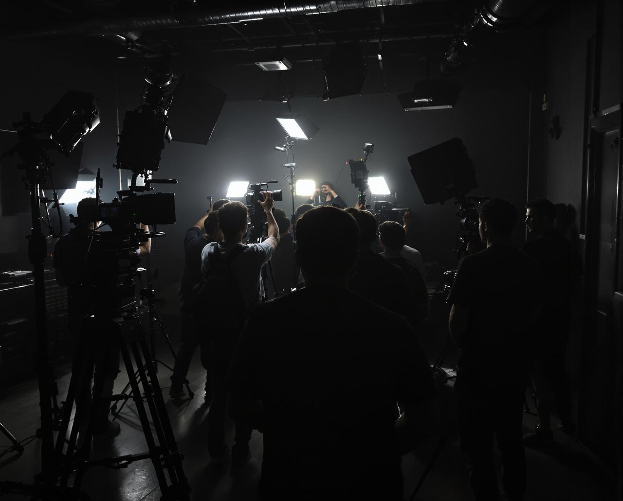 四虎影院制作团队